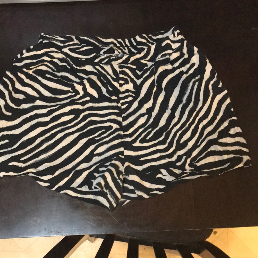 H&M cloth print shorts